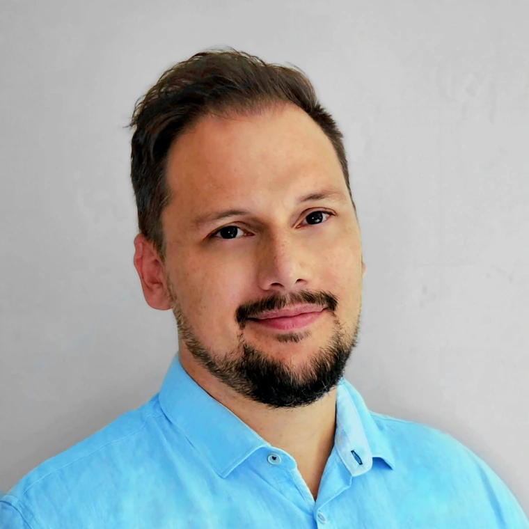 Willomitzer Headshot